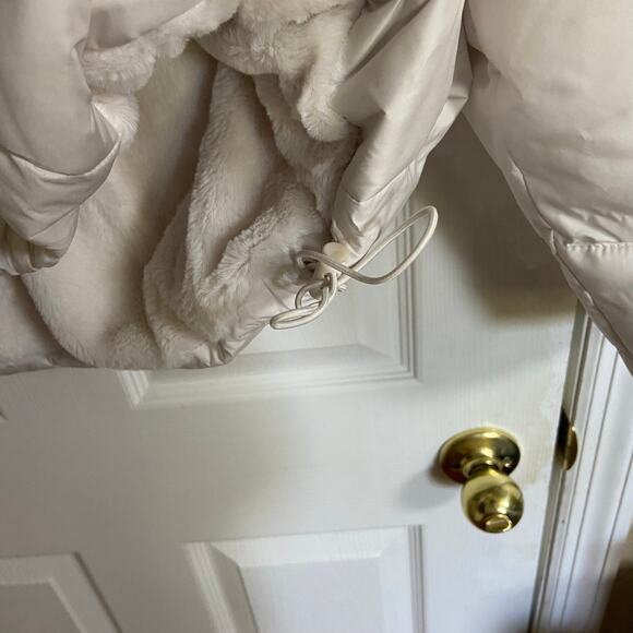 Arizona Heavyweight Womens Juniors Puffer Jacket in White Sand, Sz M -- NWT - Picture 6 of 11